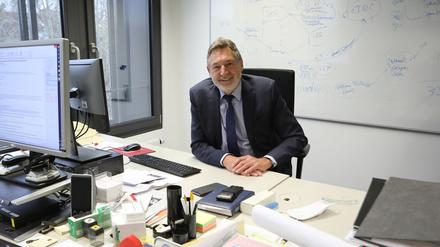 Jann Jakobs in seinem Büro der Universitätsgesellschaft Potsdam.