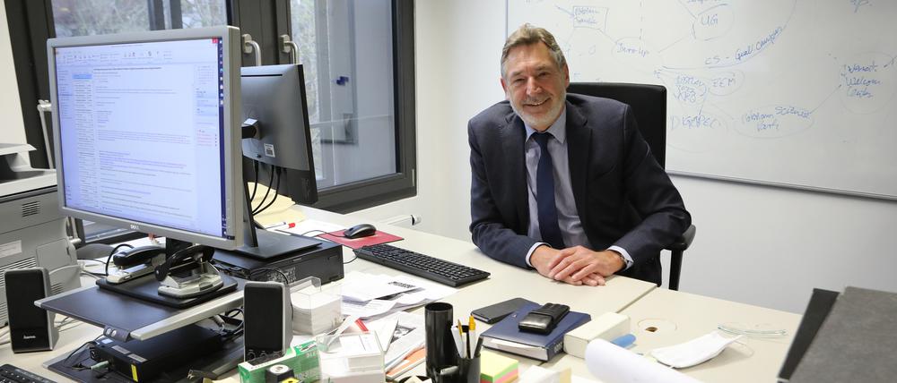 Jann Jakobs in seinem Büro der Universitätsgesellschaft Potsdam.