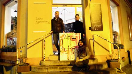 Das Babelsberger Café Kellermann verkauft aus Solidarität in der Pandemie lokale Kunst. Etwa die von Jenny Alten (hinten rechts).