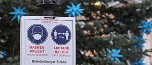 Maskenpflicht und Abstandsregeln reichen nicht mehr aus, Brandenburg will die Maßnahmen verschärfen. 