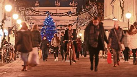 Ein letztes Mal shoppen vor dem Lockdown. Ab Mittwoch sind viele Geschäfte dicht.