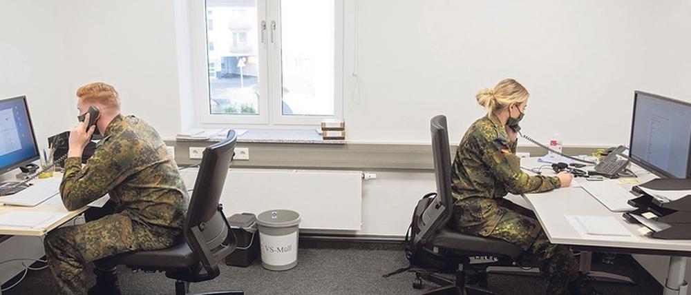 Deutschlandweit unterstützen Bundeswehr-Soldaten die Arbeit der Gesundheitsämter – auch in Potsdam-Mittelmark, wie auf diesem Symbolbild.