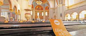 Stille Nacht. Die Gottesdienste in Potsdams Kirchen – hier St. Peter und Paul – dürften zu Weihnachten wieder viel Zuspruch finden.