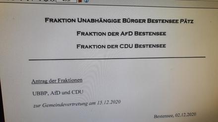 Der Stein des Anstoßes: Der gemeinsame Antrag der drei Fraktionen in Bestensee.