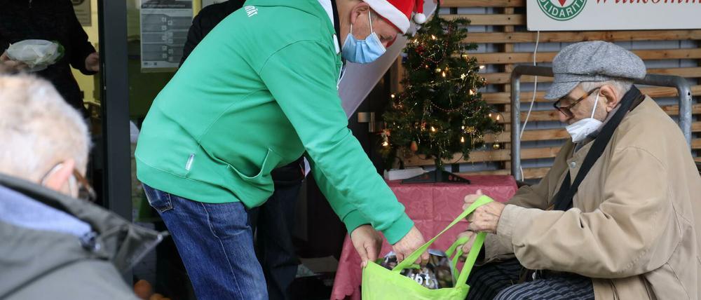 "Festessen to go": Weihnachtsaktion im Sozialen Zentrum in der Suppenküche der Potsdamer Volkssolidarität.