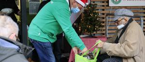 "Festessen to go": Weihnachtsaktion im Sozialen Zentrum in der Suppenküche der Potsdamer Volkssolidarität.