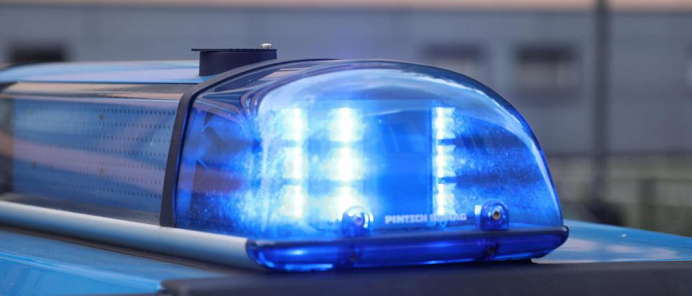 Die Polizei sucht zwei Tatverdächtige.