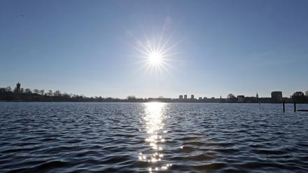 Sonnige Aussichten Ende Dezember 2020: Der Blick aus der Berliner Vorstadt auf den Tiefen See.