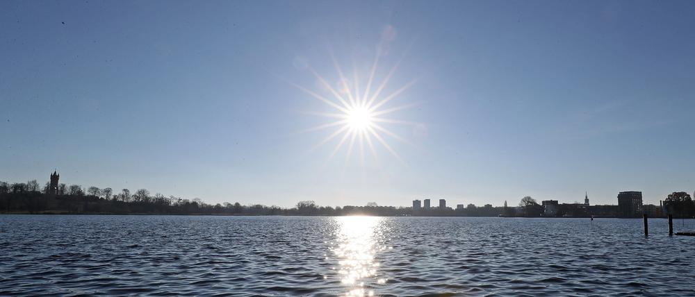 Sonnige Aussichten Ende Dezember 2020: Der Blick aus der Berliner Vorstadt auf den Tiefen See.
