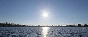 Sonnige Aussichten Ende Dezember 2020: Der Blick aus der Berliner Vorstadt auf den Tiefen See.