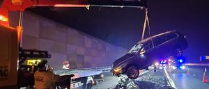 Der Wagen musste nach dem Unfall vom Abschleppdienst geborgen werden.