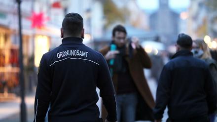 Unter anderem musste das Ordnungsamt die Maskenpflicht in der Brandenburger Straße durchsetzen.