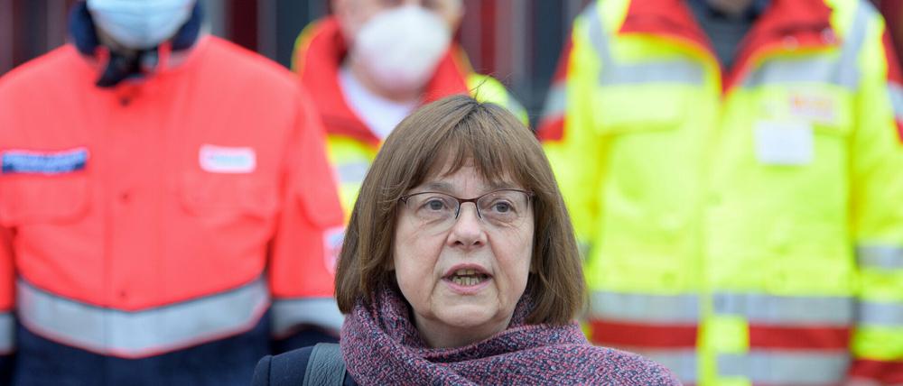 Brandenburgs Gesundheitsministerin Ursula Nonnemacher (Bündnis 90/Die Grünen), bei der Eröffnung des Potsdamer Impfzentrums in der Metropolishalle im Filmpark Babelsberg. 