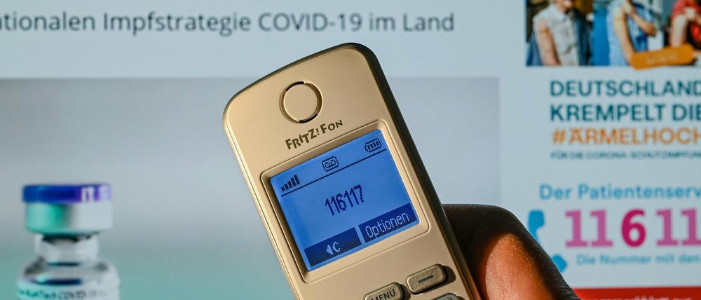 Am Montag startete die telefonische Vergabe von Impfterminen - mit Problemen.