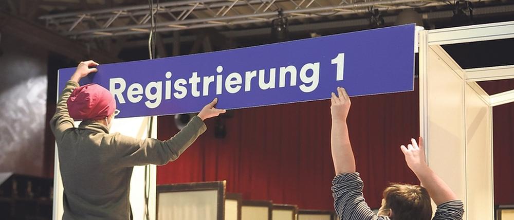 Letzte Vorbereitung. In der Metropolishalle wird ab Dienstag gegen Corona geimpft.