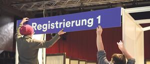 Letzte Vorbereitung. In der Metropolishalle wird ab Dienstag gegen Corona geimpft.