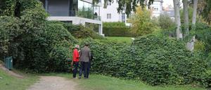 Der Uferweg über die Flächen zahlreicher Grundstückseigentümer ist gesperrt.