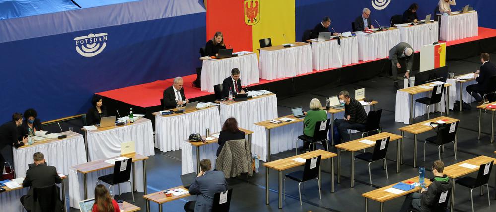 Die Potsdamer Stadtverordnetenversammlung findet derzeit in der MBS-Arena statt.