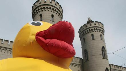 Aufblas-Ente Agathe ist das Maskottchen des Stadtjugendrings.