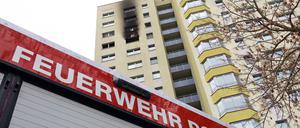 Feuer im Hochhaus in der Neustädter Havelbucht. Die Feuerwehr löschte am Sonntag einen Brand in der 12. Etage eines Potsdamer Hochhauses. 