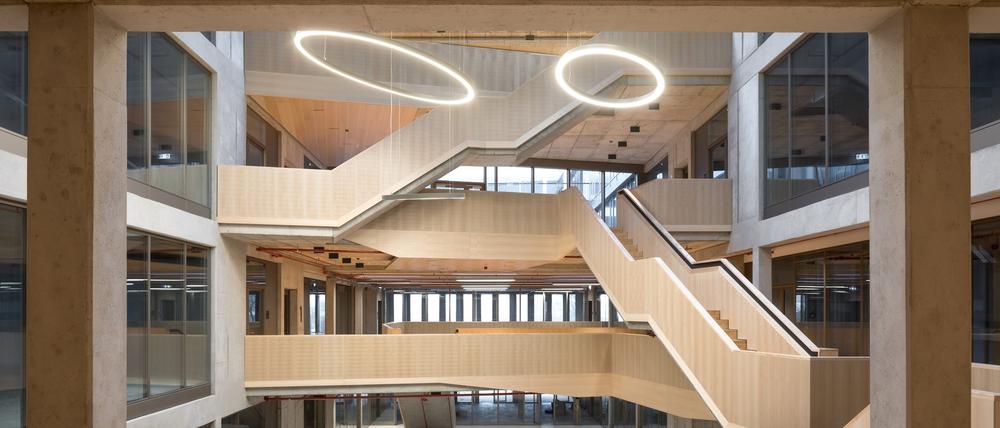 Blick ins Atrium des Think Campus am Jungfernsee.