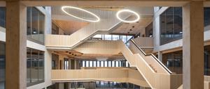 Blick ins Atrium des Think Campus am Jungfernsee.