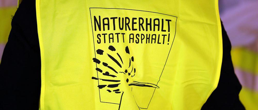 Eine Bürgerinitiative engagiert sich gegen den Bau der Raststätte.
