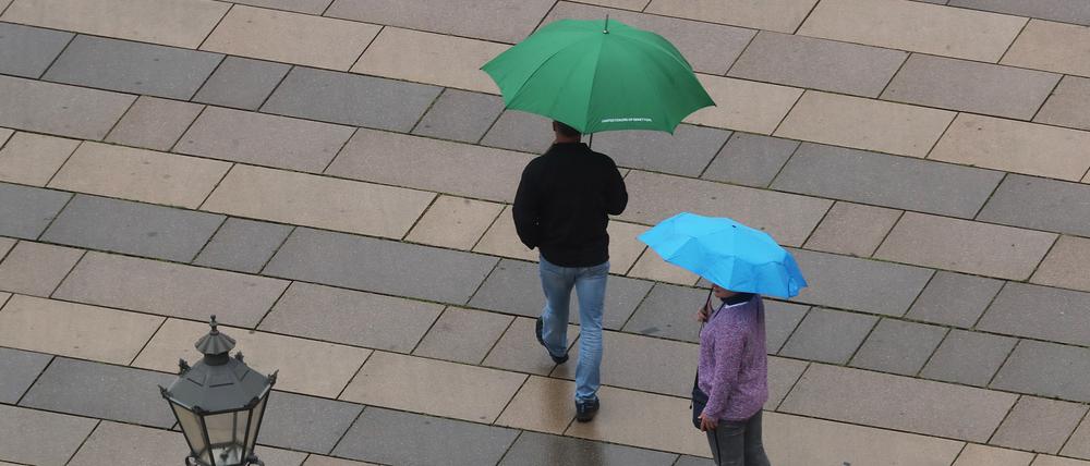 In ganz Brandenburg ist an diesem Wochenende mit Niederschlag, Wind und zum Sonntag sogar mit Glätte zu rechnen.
