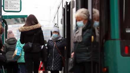 Seit 23. Januar gilt in Nahverkehr und Einzelhandel die verschärfte Maskenpflicht. 