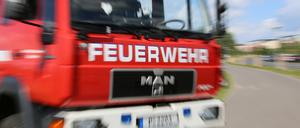 Wiederholt musste die Feuerwehr Potsdam in Babelsberg einen Mülltonnenbrand löschen.