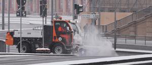 Auch in den kommenden Tagen könnten in Potsdam wieder Räumfahrzeuge im Einsatz ein.