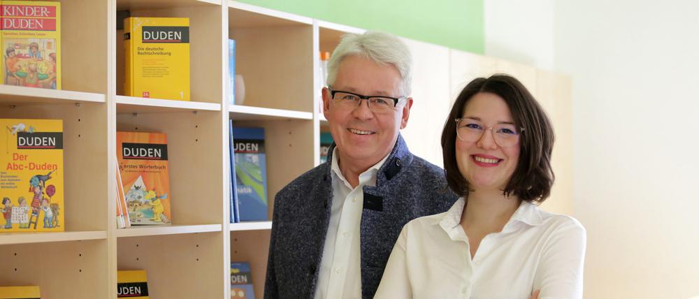DUDEN-Lernhilfe-Gründer Dr. Gerd-Dietrich Schmidt und seine Tochter Laura Schmidt.