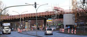 Dauerbaustelle in Potsdam: Der Neubau der Hochstraßenbrücken für die Nutheschnellstraße sorgt weiter für Verkehrsbehinderungen (Archivfoto).