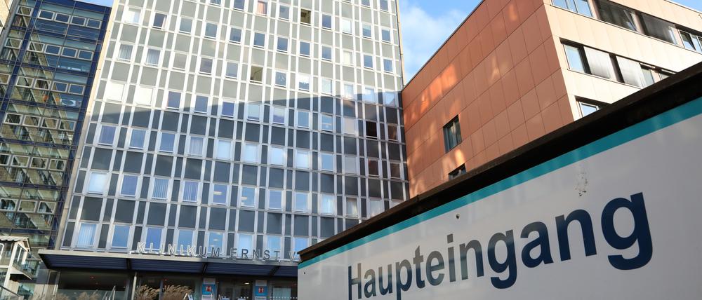 Haupteingang des Klinikums Ernst von Bergmann in Potsdam