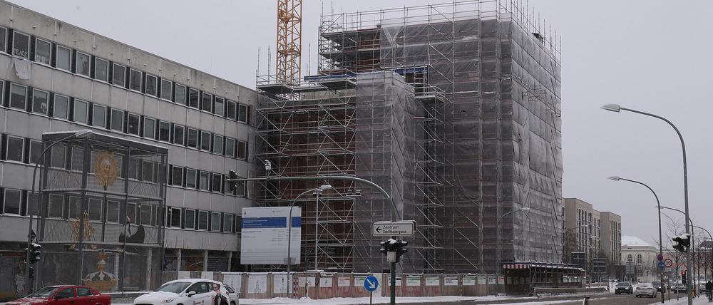 Turmbau zu Potsdam: Derzeit ruhen die Maurerarbeiten wegen des kalten Wetters.
