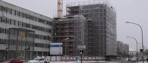 Turmbau zu Potsdam: Derzeit ruhen die Maurerarbeiten wegen des kalten Wetters.