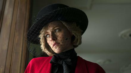Kristen Stewart als Prinzessin Diana bei den Dreharbeitern zu "Spencer". 