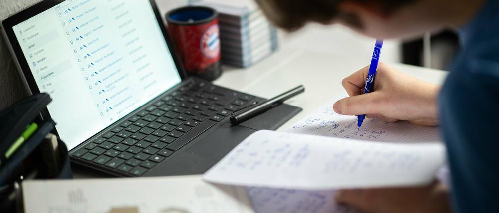 Der Digitalunterricht an Schulen hat auch Tücken (Symbolbild)