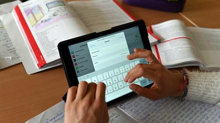 Das Land stellt den Schulen 23 Millionen für digitale Endgeräte zur Verfügung (Symbolbild).
