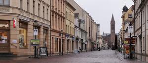Blick in die Brandenburger Straße in Potsdam: Pandemiebedingt sind in Brandenburgs Innenstädten derzeit viele Geschäfte geschlossen.
