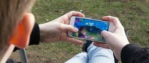 Viele Kinder und Jugendliche verbringen während des Corona-Lockdowns mehr Zeit mit digitalen Spielen.