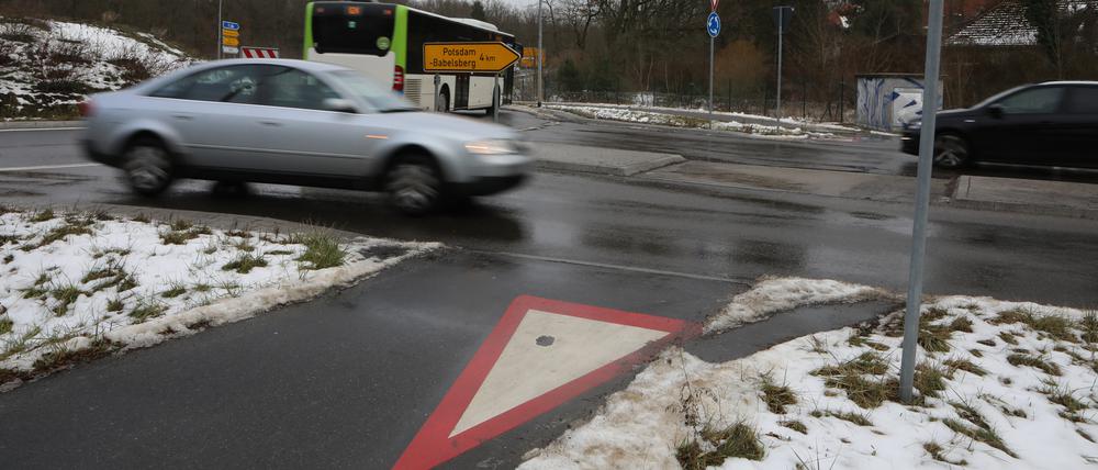 Am Kreisverkehr in Kienwerder in Stahnsdorf krachte es in der Vergangenheit mehrmals. Radfahrer müssen hier die Vorfahrt beachten.