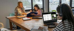 Homeschooling bleibt Studien zufolge meist an den Müttern hängen. In der Coronakrise kehren alte Rollenmuster zurück.