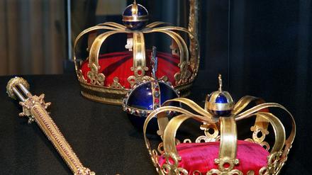 Krone, Zepter und Reichsapfel des Preußenkönigs Friedrich I. sowie die Krone seiner Gemahlin, Sophie Charlotte.