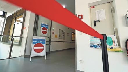 Risikozone: Die Covid-Station des St. Josefs-Krankenhauses in Potsdam ist strikt abgeriegelt.