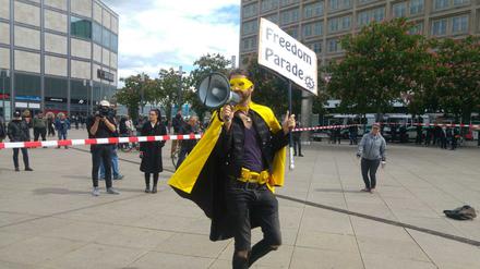 Als „Captain Future“ protestiert Michael B. gegen die Corona-Maßnahmen. Im März will seine Gruppe nach Potsdam kommen. (Archiv)