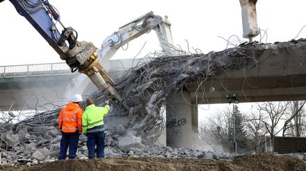 Im Februar 2020 wurde die erste Brücke abgerissen.