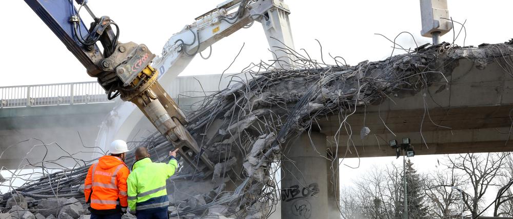 Im Februar 2020 wurde die erste Brücke abgerissen.