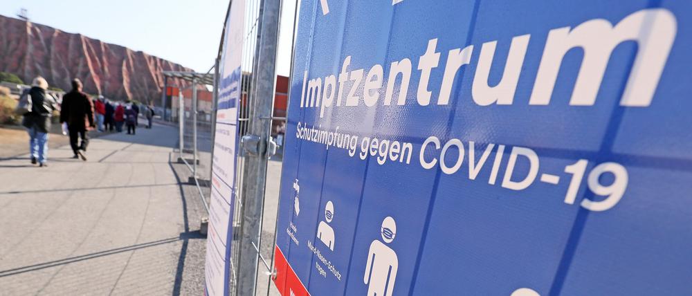 Das Potsdamer Impfzentrum befindet sich in der Metropolishalle im Filmpark Babelsberg.