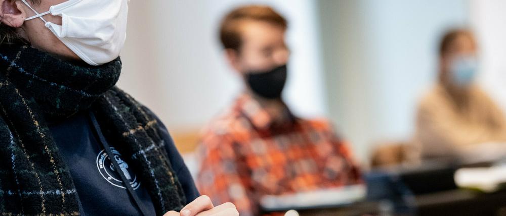 An weiterführenden Schulen startete am Montag in Brandenburg der Wechselunterricht.